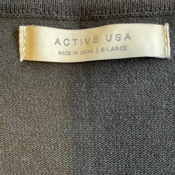 Black active USA sweater in size XL - Picture 3 of 3
